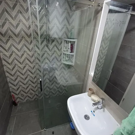 Apartament Cozy 2-guest Apt, Free Parking *