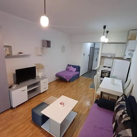 Cozy 2-guest Apt, Free Parking * Skopje