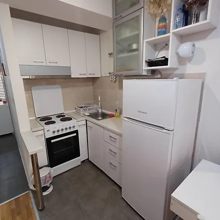 Apartament Cozy 2-guest Apt, Free Parking *