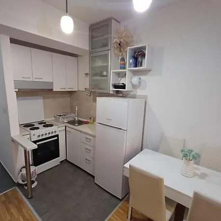 Cozy 2-guest Apt, Free Parking Skopje