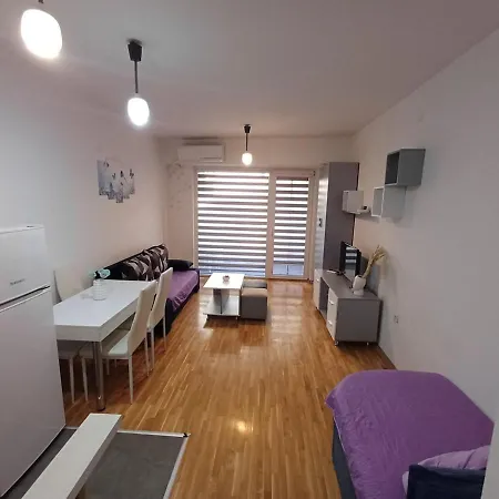 Apartament Cozy 2-guest Apt, Free Parking *